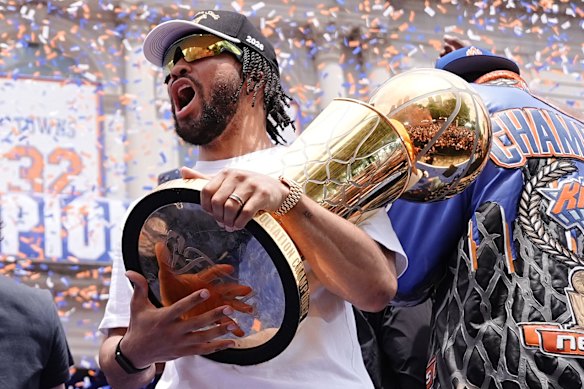 Jalen Brunson and the Knicks celebrate in style.