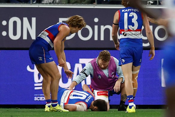 Sam Darcy after injuring his knee.