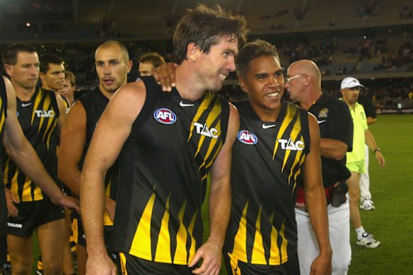 Wayne Campbell and Krakouer after a pre-season win over Carlton in 2002.