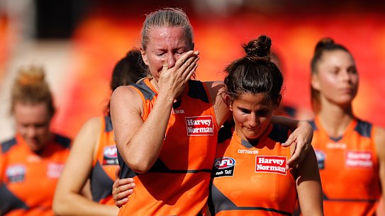 Heartbreak: Tanya Hetherington with her Giants teammates after their last-gasp loss at Giants Stadium.