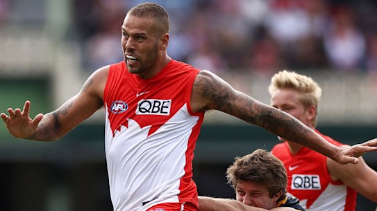 Lance Franklin taking on the Crows at the SCG.