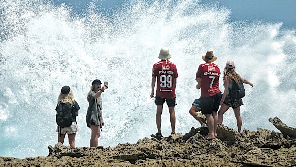 Selfies at the popular Devil's Tears tourist site on Nusa Lembongan Island.