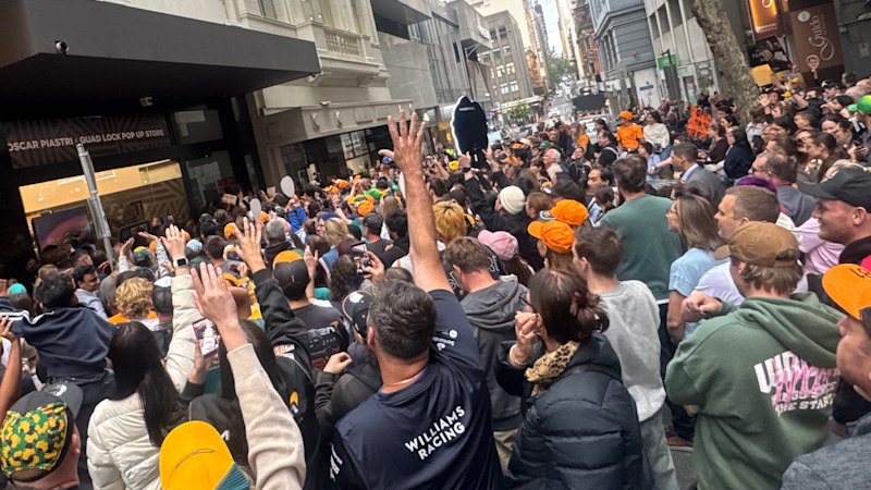 McLaren star Oscar Piastri mobbed in the Melbourne CBD ahead of the Australian Formula 1 Grand Prix 2026