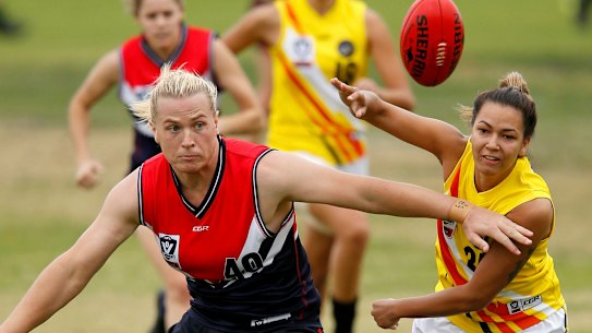 Transgender athlete Hannah Mouncey (left) playing in the VFLW in 2018.