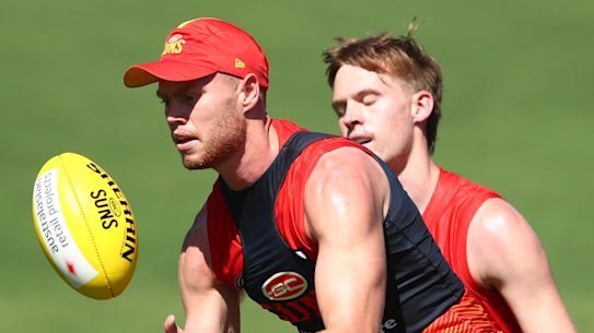 Peter Wright handballs at training.