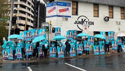 On Saturday, Monique Ryan’s supporters gathered outside the old pub where her mural was painted over.