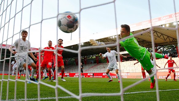 Union keeper Rafal Gikiewicz had no answer for this header from Bayern's Benjamin Pavard.
