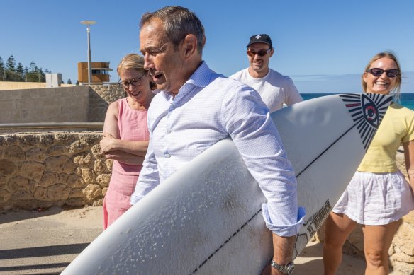 Roger Cook announcing a re-elected Labor government would commit millions for free buses to Scarborough Beach for northern suburbs residents.