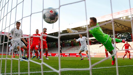 Union keeper Rafal Gikiewicz had no answer for this header from Bayern's Benjamin Pavard.