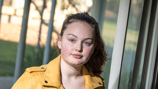  Anika Floris, 14-years.-old, took part in a study on body image. 