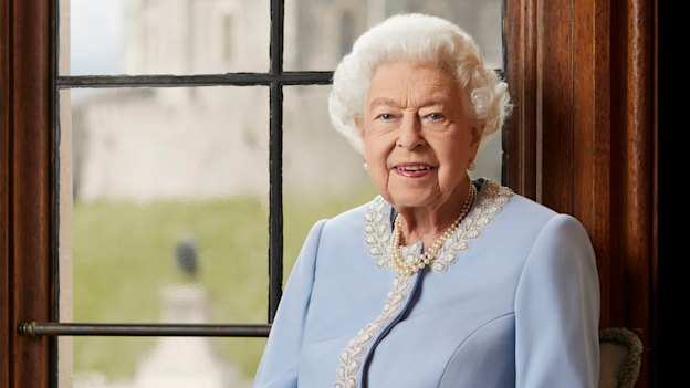 This is the official Platinum Jubilee portrait of the Queen, released on June 2.