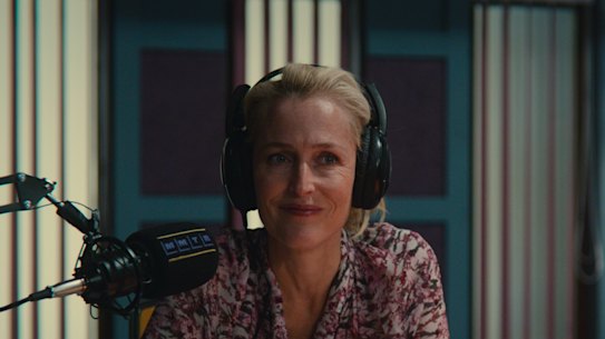 Gillian Anderson plays Otis’ divorced mother Jean in Sex Education.