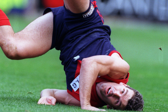 Melbourne’s Shaun Smith hits the ground after attempting a mark in 1998.