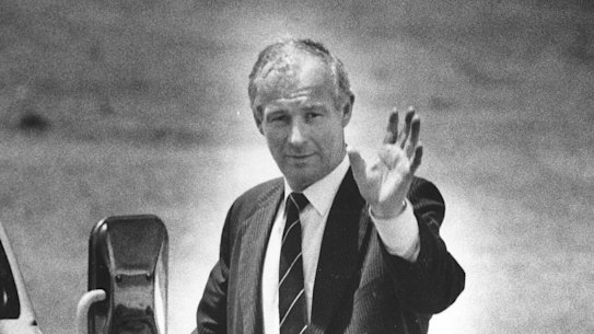 Former NSW police detective Roger Rogerson preparing to leave Long Bay Jail, 11 December 1990.