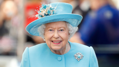 Queen sprains back, pulls out of Remembrance Sunday service