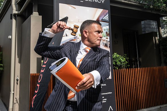 Vendors are being forced to lower asking prices on houses they are trying to sell in Sydney and Melbourne as global events and the spectre of interest rate hikes creates a negative energy spooking buyers.