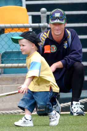 Steve Waugh with son Austin at the Gabba in 2002.