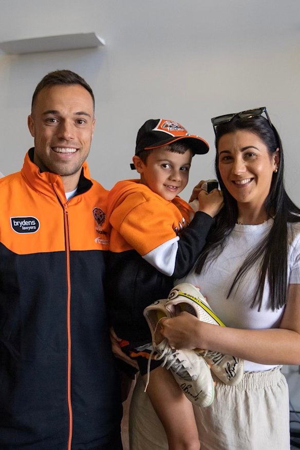  Wests Tigers halfback Luke Brooks with Reuben Guest and his mum Jordy.