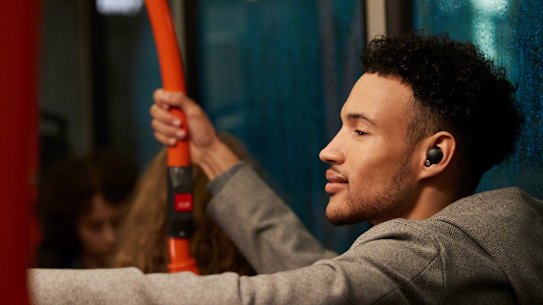 The WF-1000xM4 have no problem drowning out noisy public transport.