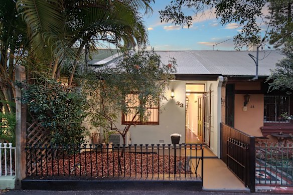 Couple Buys 1 825 000 Erskineville House As Vendor Cuts Reserve Price P612tz