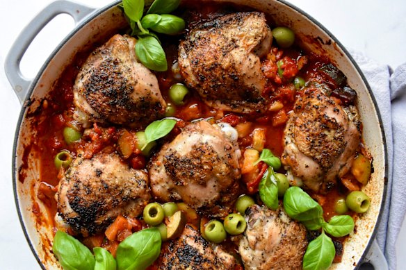 One-pan Mediterranean chicken with red capsicum and olives.