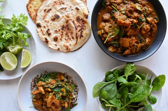 Serve the curly chicken and pumpkina with rice, quince, wheels or naan.