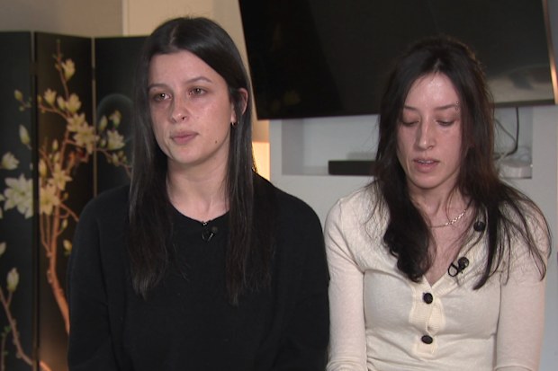 Amy ve Lauren Contarino, kız kardeşleri Sally'yi bulmak için Las Vegas'a gitti.