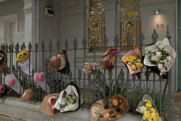 Police protocols are under scrutiny after the alleged murder of Sydney couple Jesse Baird and Luke Davies.Friends gathered outside of Baird's Paddington home in mourning, while the search continued for the men's remains.
A growing pile of flowers has replaced crime scene tape.