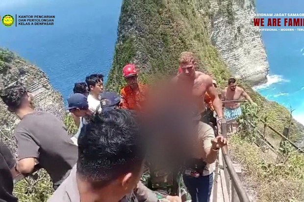 Rescue workers and good Samaritans worked together for the 90-minute trek to bringing the woman’s body back up the steep path after a sea evacuation was deemed too dangerous.