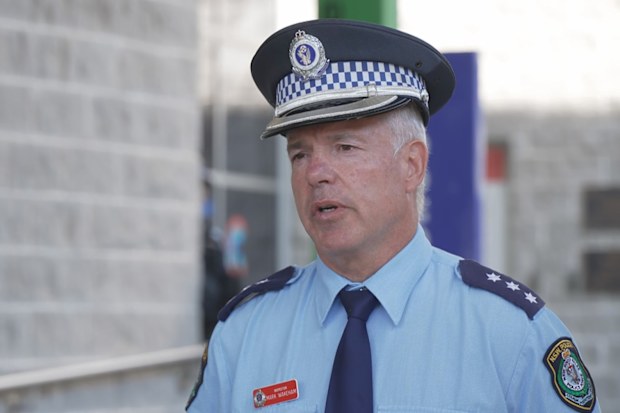 Çocuklu adam Sidney’de araba hırsızlığı iddiasıyla polis takibinin ardından tutuklandı