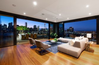 L'attico nel Dominion Building è stato scambiato l'ultima volta per $ 9,85 milioni nel 2020.