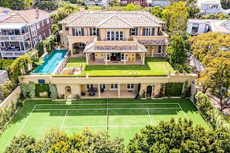 The non-waterfront mansion in Vaucluse bought by Ros Kelly and David Morgan for more than $35 million.