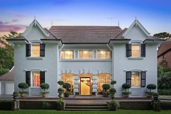 The grand Double Bay home of Hamish Douglass and Sybella Morris sold on Thursday night.