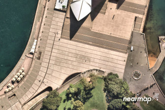 Nearmap shares dropped more than 7 per cent on Thursday before going into a trading halt after the Beijing-based J Capital alleged the aerial mapping provider Nearmap has been hiding a poor performance in its crucial US market.