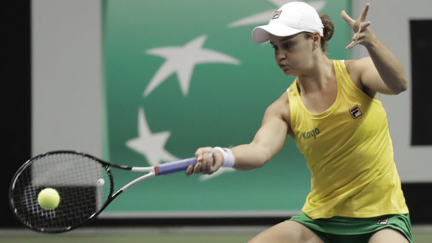 Ashleigh Barty has led Australia to a Fed Cup win over the US.