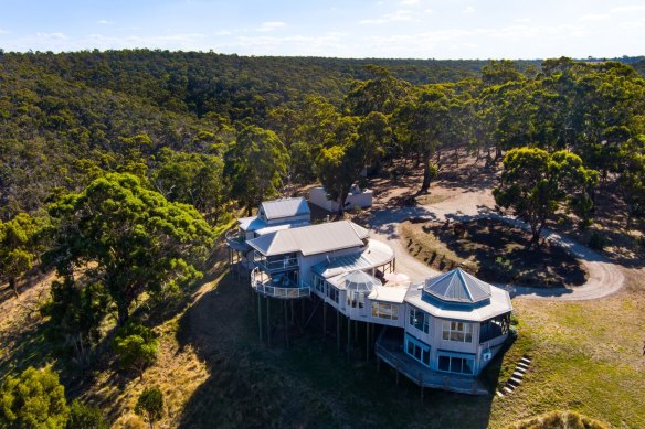 Guy Pearce’s rural retreat has sold to a fan of the home’s architect.