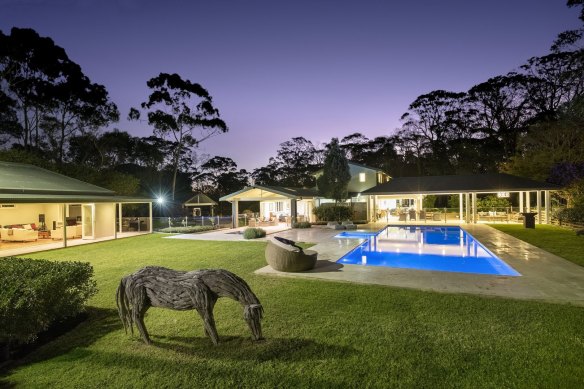 Jabilusa is a luxury equestrian estate set on a consolidation of three properties by Simon and Brenda Tripp.