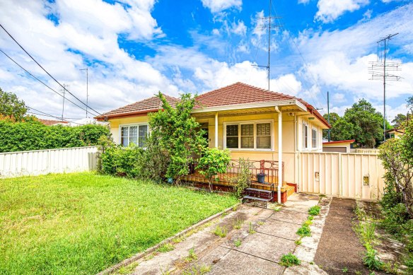 A three-bedroom house in Penrith is currently being advertised for $450 a week - the suburb's median weekly rent.