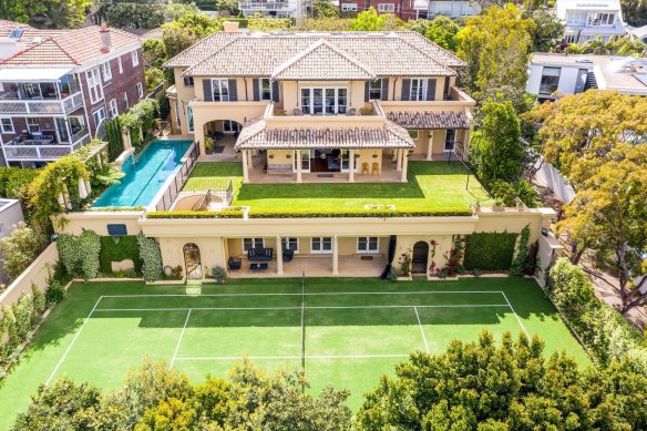 The non-waterfront mansion in Vaucluse bought by Ros Kelly and David Morgan for more than $35 million.