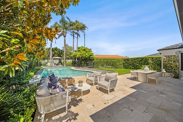 Mechanic Steve Davidson and his wife Carmen, owners of the Bondi Junction Auto Services garage, are selling another Vaucluse mansion, this time one they have owned for less than a year. 