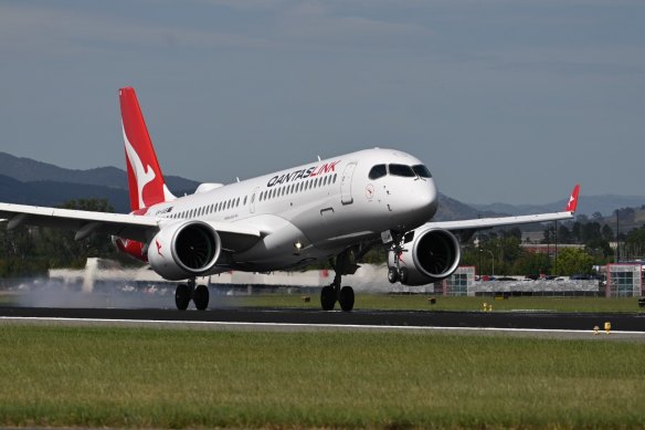 Qantas is replacing its Boeing 717s with new Airbus A220s.