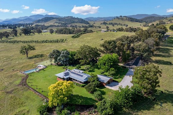 A younger demographic is mulling a move to Mudgee, says a local agent.