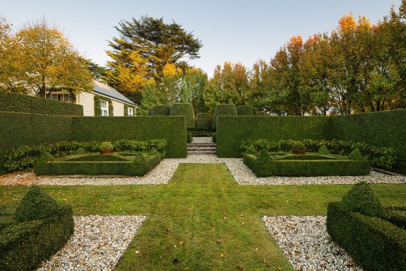 The new owner can walk the gardens and contemplate in every season. 