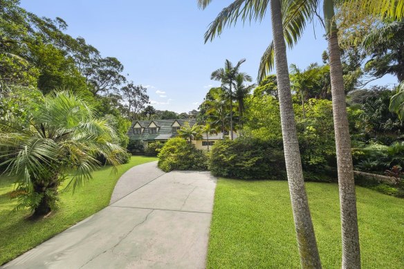 The Avalon Beach house on 3100 square metres sold for $4.52 million to the Parry-Okedens next door.