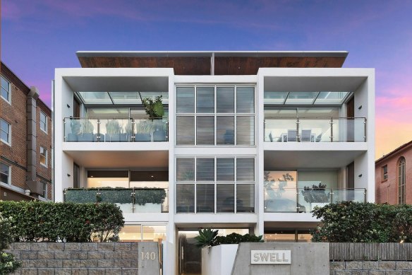 The Bondi Beach garden apartment of Harry Triguboff and family has sold for $4.6 million.