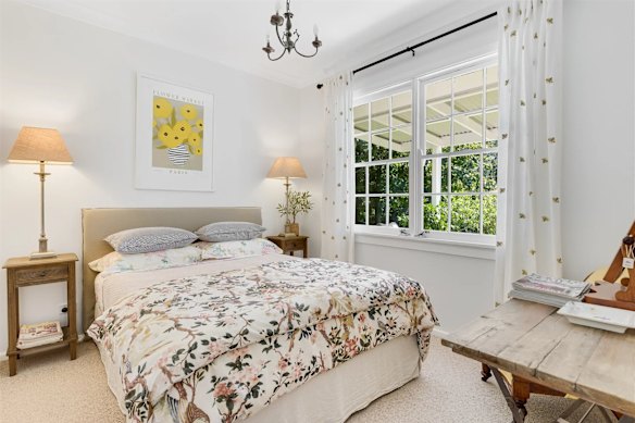 A buyer has settled on Samantha Armytage’s Moss Vale weatherboard cottage.