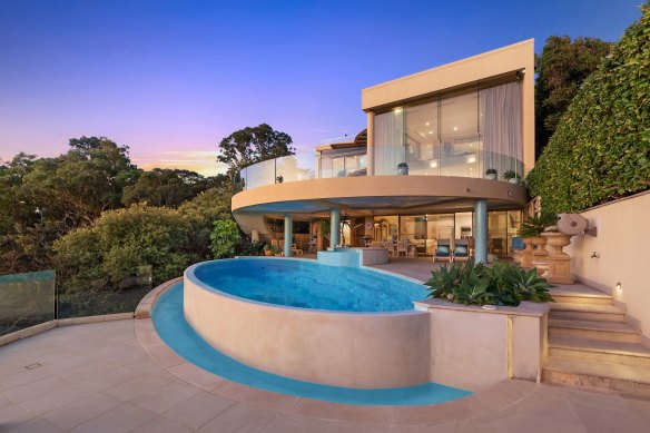 The hotelier family fetched more $6 million above the price guide for their Vaucluse home.