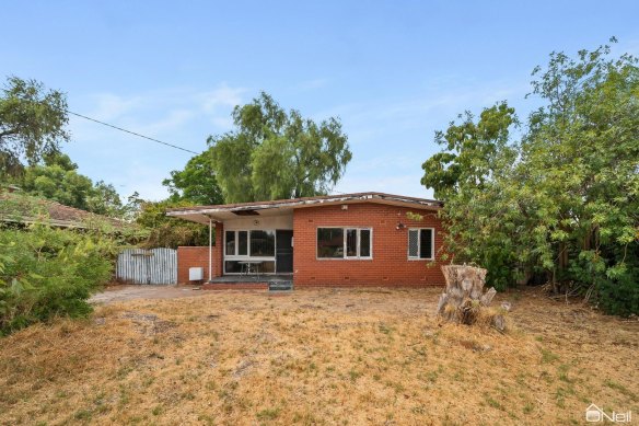 This rundown home in Armadale which is in serious need of renovation is already under offer.