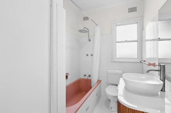 The house was available for $2350 per week. It’s now listed at $2000 per week.