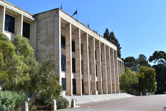Pettitt urged the state government and Premier to come clean about the eleventh-hour delay.